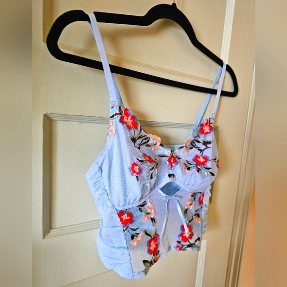 Understance embroidered floral sky blue bustier crop top NWT - Picture 4 of 9